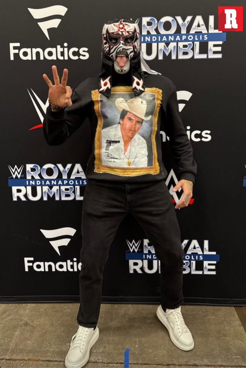 record_mexico's tweet photo. Lo mejor que verás hoy: 

Penta con una hoodie de Chalino Sánchez en un evento de WWE.

AURA. Esto es México.🇲🇽 https://t.co/X0v8YUEvfa