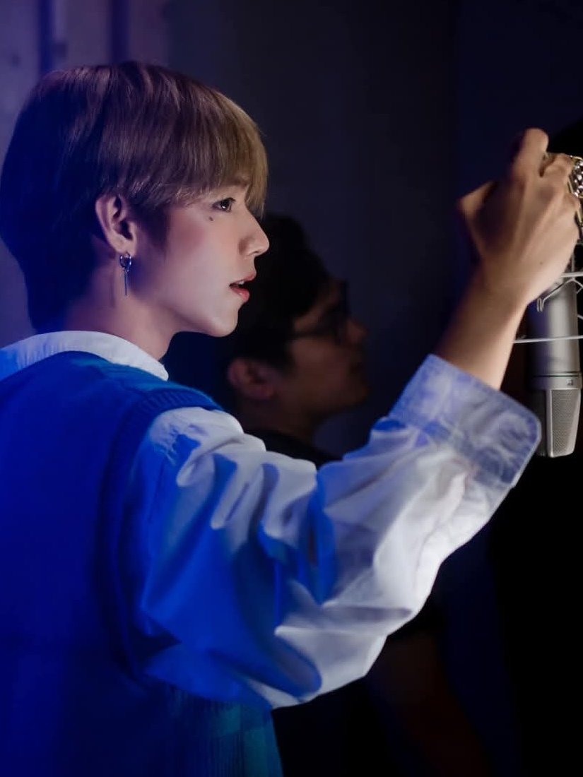 dimsumjay's tweet photo. jlʼs side profile should have its own fandom https://t.co/G2K9bwqnYG