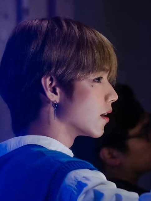 dimsumjay's tweet photo. jlʼs side profile should have its own fandom https://t.co/G2K9bwqnYG
