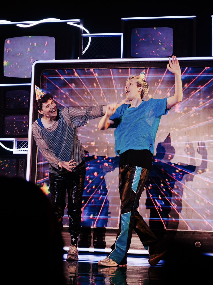 blurry boys ᵕ̈