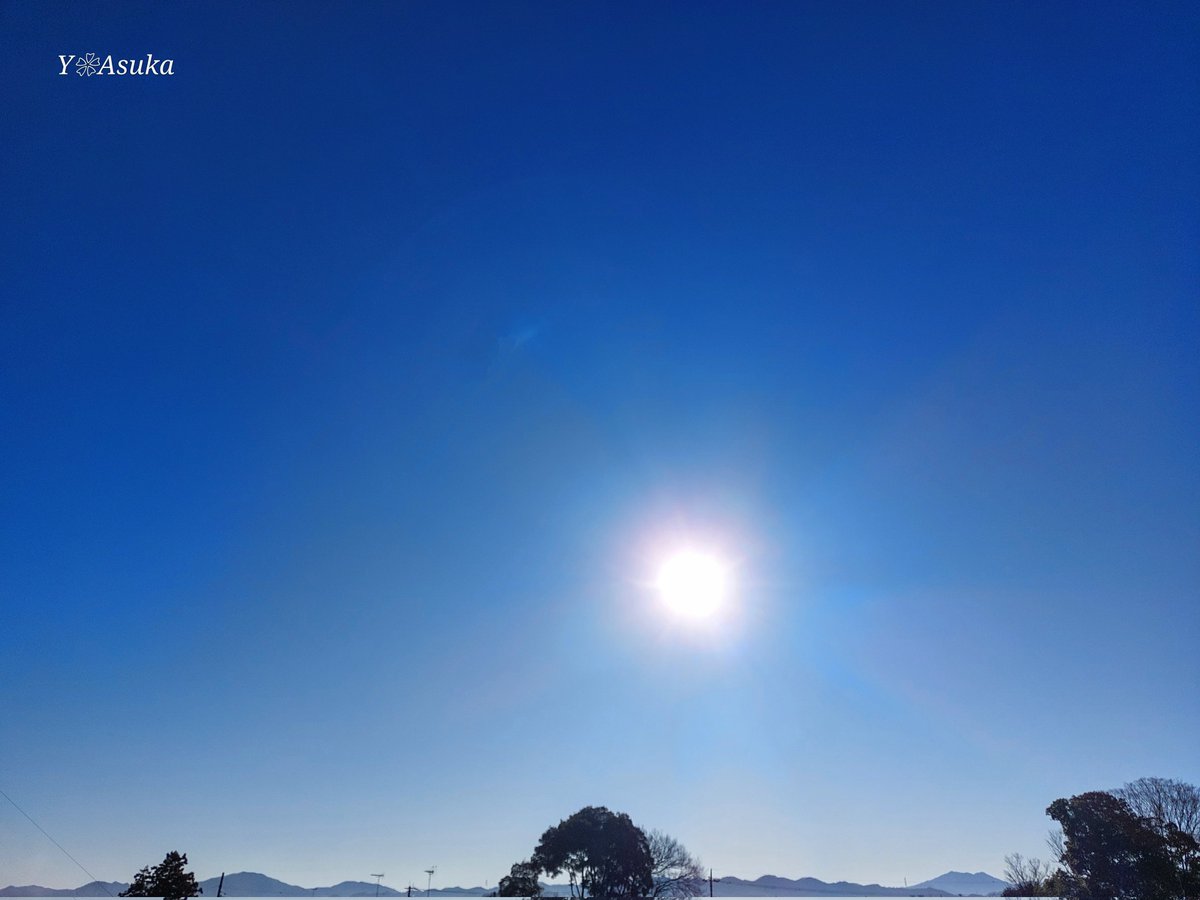 yumeasutw's tweet photo. #青空 に朝日が燦々✨キーンと冷えた快晴の金曜日の朝☀️

予想最高/最低気温🌡️10℃/-4℃
晴れ☀
お洗濯日和👕👖日溜まりは温もりを感じる冬日和✨夕方は北風が冷たそうです🌬️➰

#イマソラ #いまそら
#空の名前
#天気の図鑑
#日光連山
#a2025 #a0131 #a202501 #a2025015 https://t.co/QzcRBdxot8