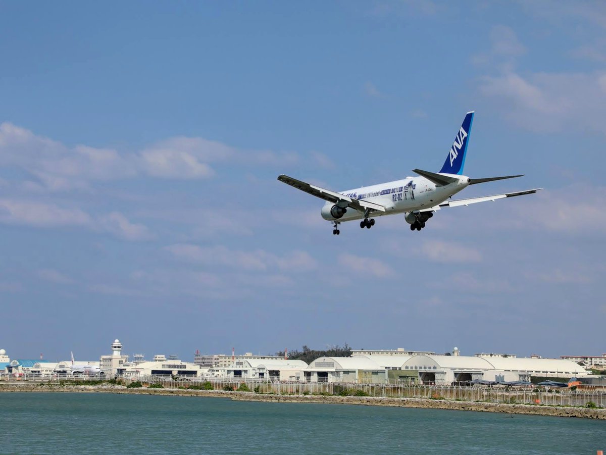okinawa_oka's tweet photo. 懐かしのSTAR WARS ANA JET✈️
#JA604A #特別塗装機 https://t.co/kGwRGRMNpv
