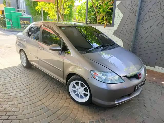 SelebtwitMobil's tweet photo. (English ver. below)
Jujur agak sulit rekomen Honda 20 tahunan

Peliharanya jauh lb ribet &amp; mahal dr Toyota / Suzuki, dmn kl ud mampu sgitu, kamu bs sekalian pelihara BMW / Mercy

Coba sskali mampir ke IG mas Sali @wheelsaroundme, plihara City GD lb drama dr pelihara S-Class W221 https://t.co/SMCCNL0DpO