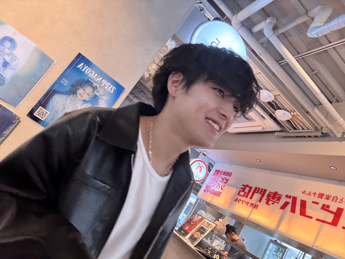 aika_jump's tweet photo. 妹と行ってきました〜！
Ni.5
テテ似のお兄さんが居るカフェ☕️

アサイーとグリーグヨーグルトを注文

美味しかった😋

写真も快く引き受けてくれて感謝です！

#Ni5 https://t.co/JoM7ntAho4