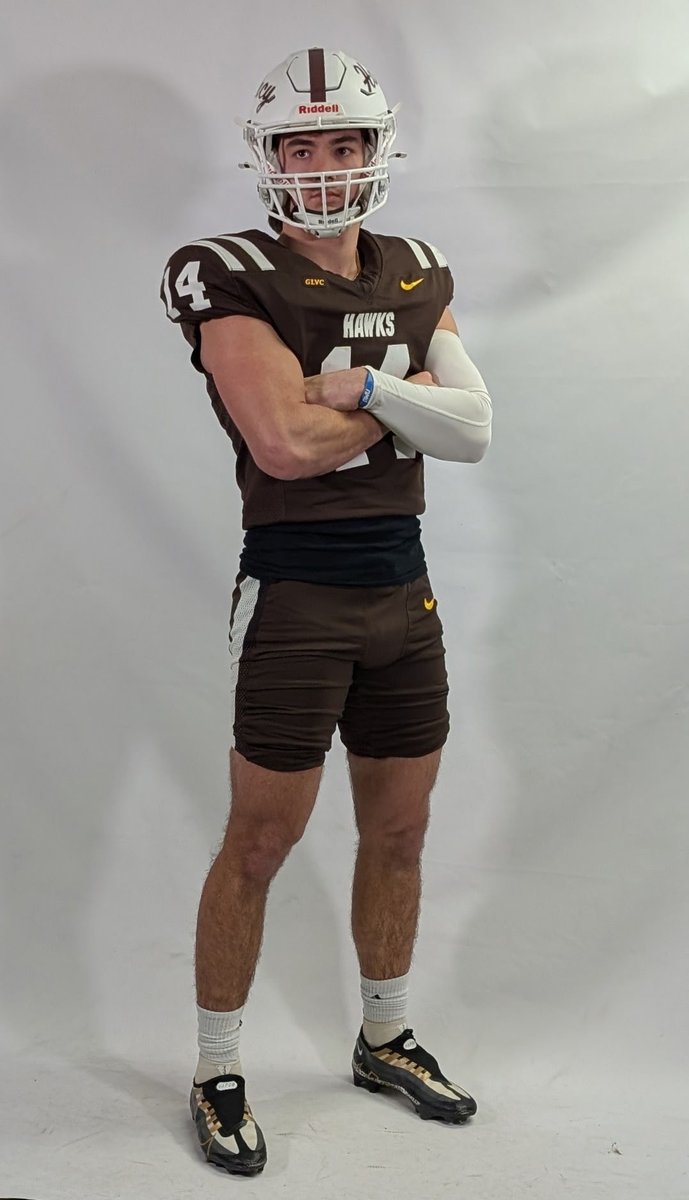 Grizz_Graham's tweet photo. Blessed to receive an offer to play football for a great program, @QUHawksFootball. Family - in more ways than one.  Thoroughly enjoyed my visit with the coaches and the players.  Thank you, @CoachPannone @CoachKillday @CoachA1998 @Coach_HHarris.  Go Hawks!! @FootballFHC @mbunton34 @rwileydotcom @Coach_DThomas @jhuls88 @elitefootball @JPRockMO