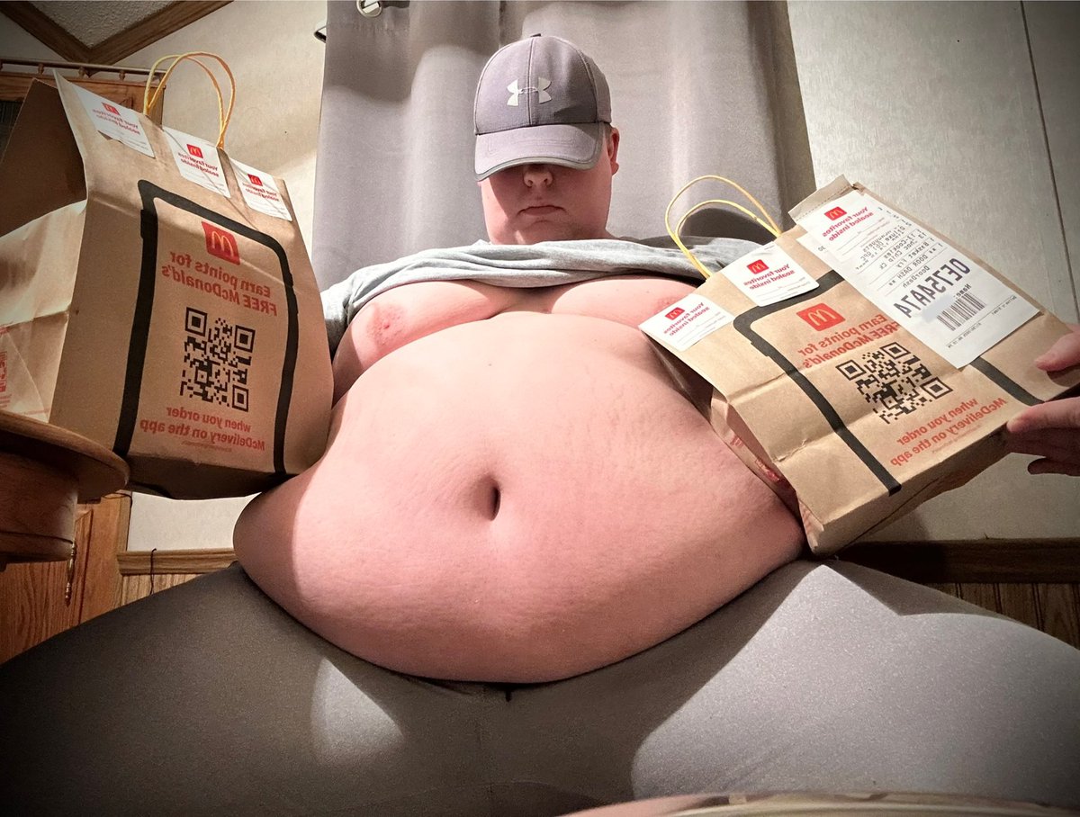 McDelivery? 🐷🥵 Getting HEAVY….