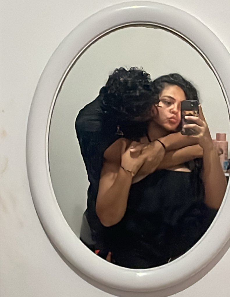 ddanbr's tweet photo. 📍vivendo o amor que os poetas invejam https://t.co/XDNhMwQ8f3