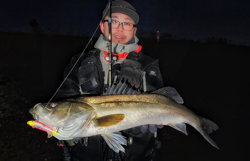 i_01222's tweet image. 子供が寝てから深夜にアミパターン😁

PDGさんのフィンバックミノーもアミパターンで使いやすいルアーです✌️

fimoオリカラのフィンバックミノーを沈めながら流して行くとドン🔥

#fimoフィールドモニター
#fimoオリカラ
#PDG
#フィンバックミノー
#東京湾奥
#アミパターン
#シーバス