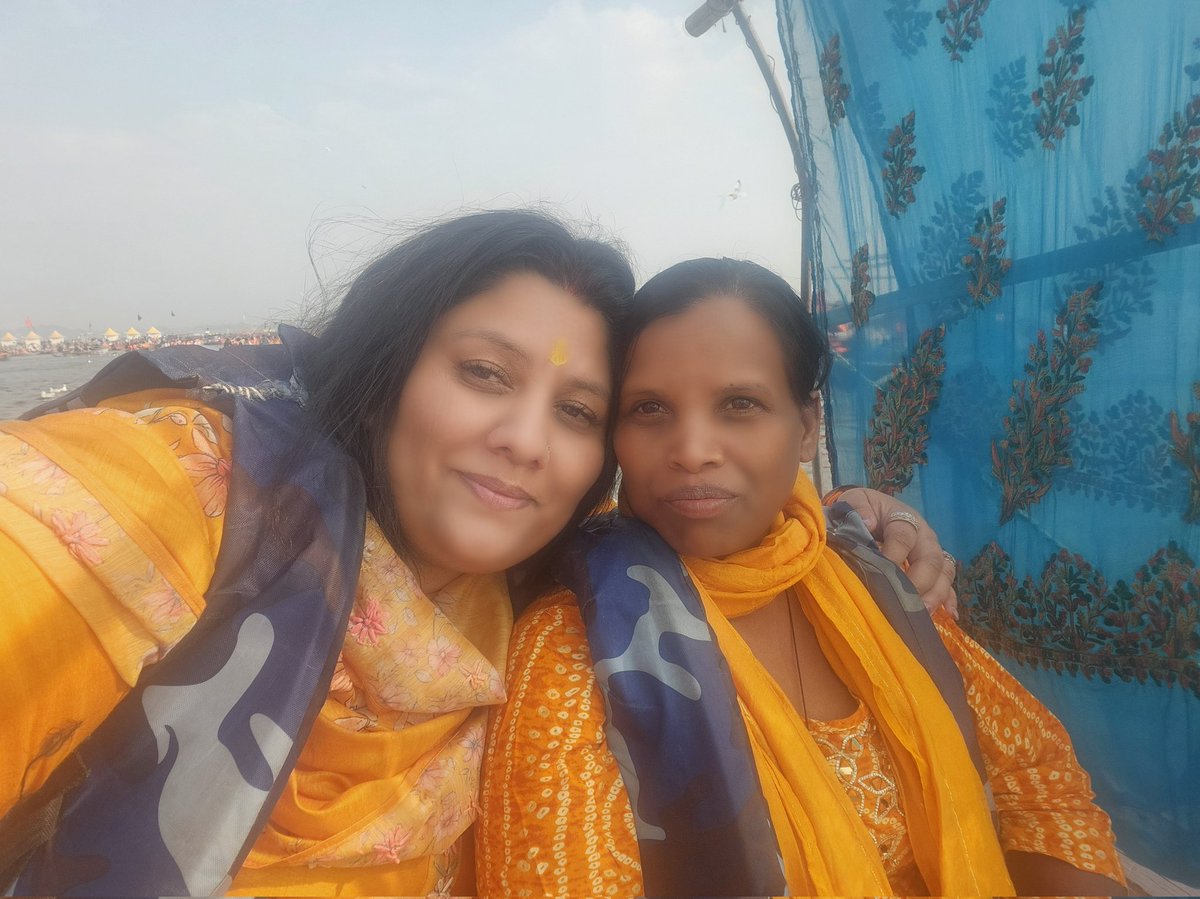 HinaJudev's tweet photo. दिनांक 29/01/2025 को प्रयागराज के महाकुंभ में मौनी अमावस्या के शुभ अवसर पर त्रिवेणी संगम में स्नान कर पूर्वजों का तर्पण किया तथा महाकुंभ में उपस्थित ऋषि मुनियों,साधु संतों का आशीर्वाद प्राप्त किया। https://t.co/Ge0XLBYn55