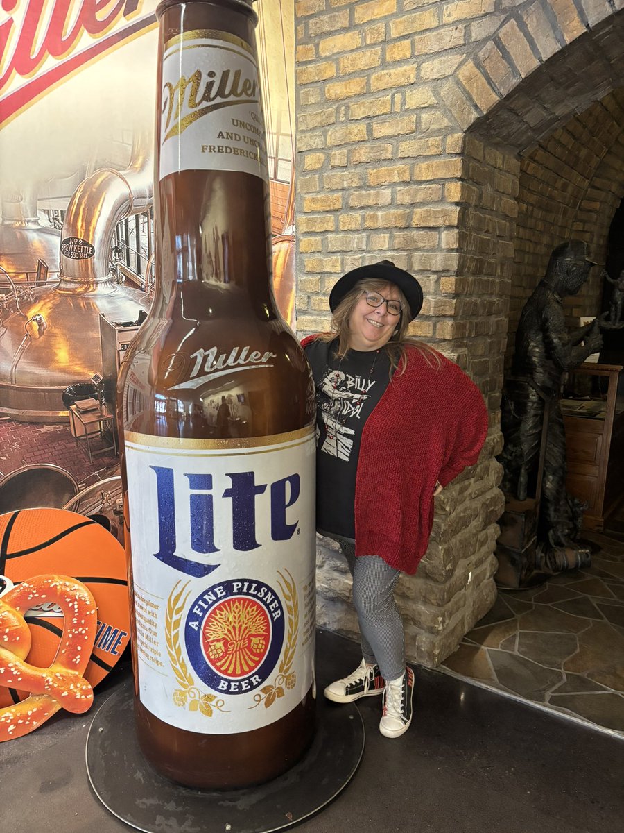 kickinittarot's tweet photo. @BillyIdol Playing hooky because “IT’S A NICE DAY TO TOUR AGAIN” at the Miller Brewing Company Milwaukee, WI 

#billyIdolMKE https://t.co/5qWO9wSasR