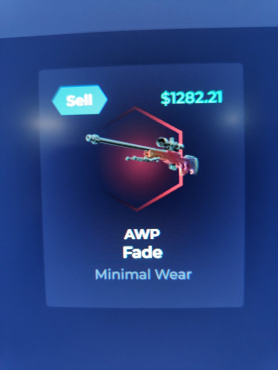 DustinAmuka's tweet photo. Anyone wanna buy my Minimal Wear Fade AWP 1000$ dm me #csgo @skinclubmedia https://t.co/ZDqtHcCk9X