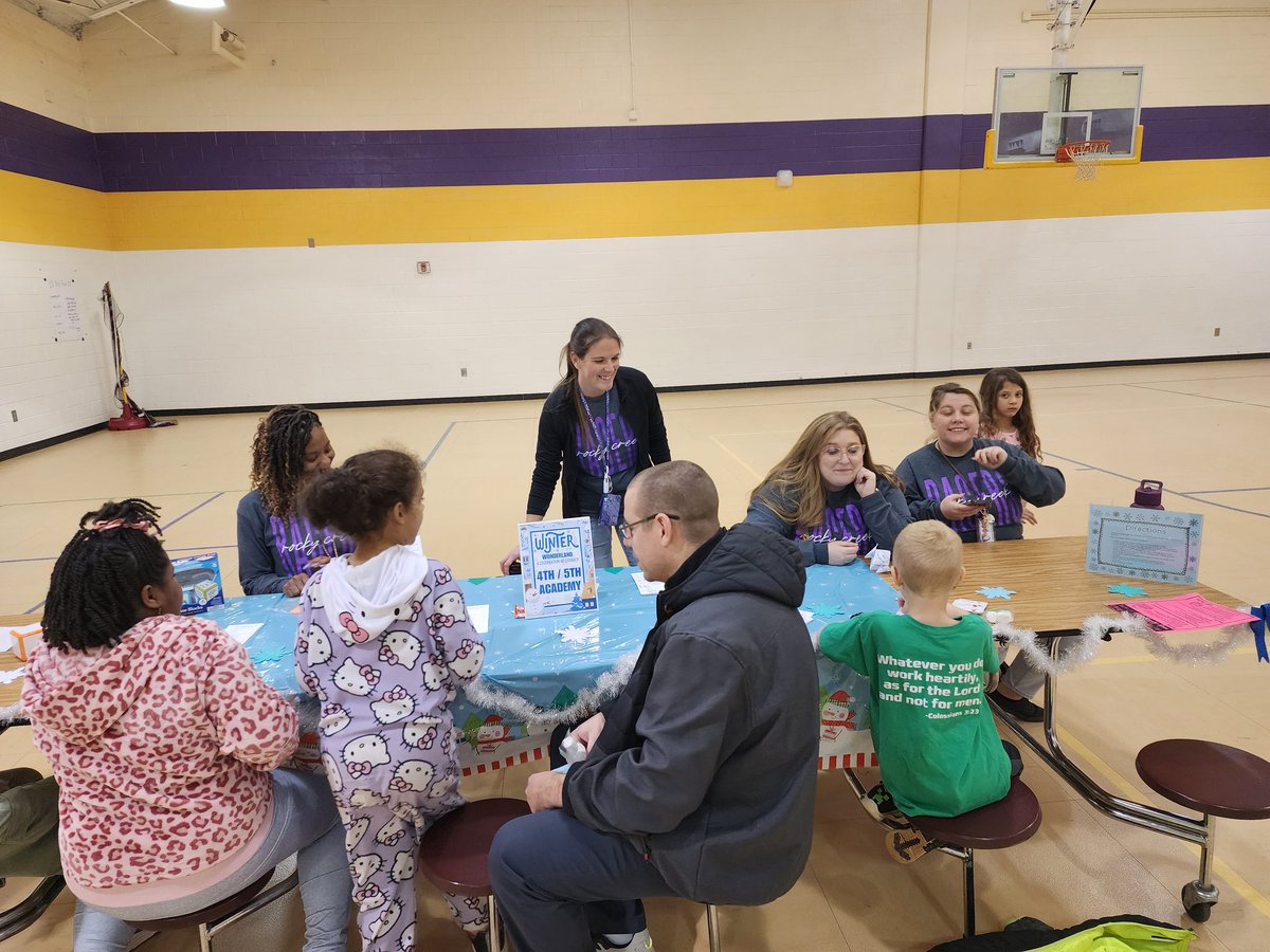 The Academy knows how to have Literacy Night! We had a blast! #comprehensionisimportant #WeAreRACERS <a href="/RCE_HCS/">RCE_HCS</a>