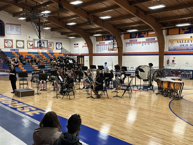 MrsSyron's tweet photo. The bands sounded amazing tonight! Way to go! #OneCampus https://t.co/HdIqdfkxCX