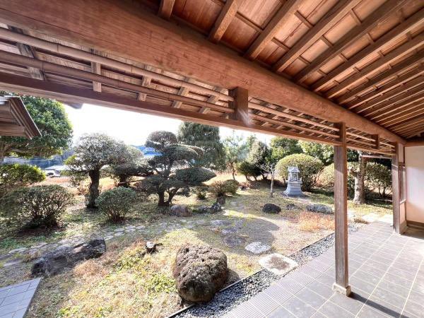 RealestateUsk's tweet photo. 良い古民家

売値が680万円で部屋数たくさん、庭園も有って映えそう。
写真撮った人が、なんか撮り方や映え方を『分かっている人』感が満載なのがニクいねぇ

こういった都市計画区域外の無指定区域だと民泊や旅館業、簡易宿所なんかはどういう取り扱いになるんだろ🤔 https://t.co/hybUYbMNGd