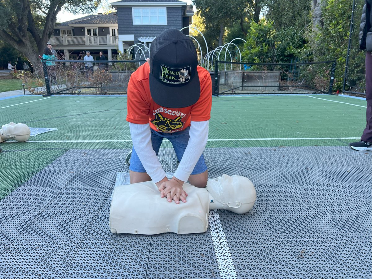🚨 A Successful Neighborhood Disaster Preparedness Event! 🚨
A while back, we had the honor of participating in a Menlo Park neighborhood's safety event with Boy Scouts and their families to teach:
🔥 Fire Extinguisher Training
💓 Hands-Only CPR
📋 Emergency Preparedness Tips