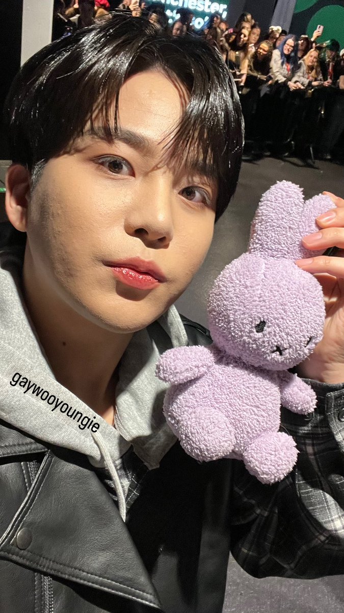 gaywooyoungie's tweet photo. no yunho as he was super busy but 7/8 MIFFIED !!!!! #ATEEZinManchester https://t.co/2kZG9itpsa