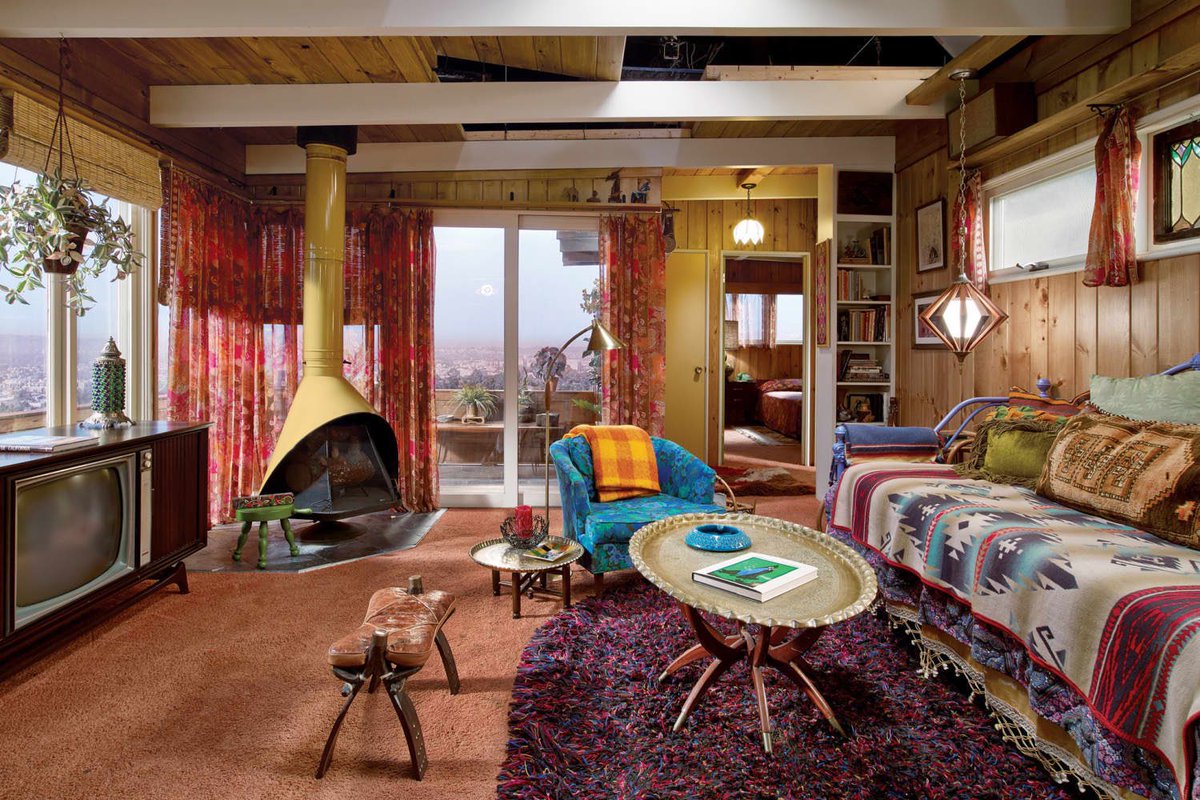 CharismaHomeDec's tweet photo. Our #ThrowbackThursdayDecor for today is this stylish 1960s living room. We love the variety of colors, geometric patterns and bohemian tone. Comment and share which decade had the best home decor to you!
#60shomedecor #bohemianhomedecor #vintage #the60s #stylish #groovy #art https://t.co/B8GntchyjT
