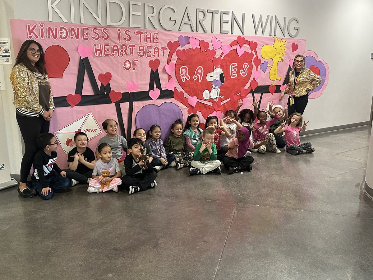 RAESPrincipal's tweet photo. A few days late but our Kinder and pre-K classes had so much fun for the 100th day of school! We appreciate all our teachers and EA’s do to make learning fun for our students💗 https://t.co/AZ9ONxhECO