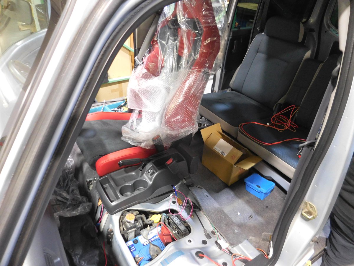 ProvaYokohama's tweet photo. #tw1 #samber #お預かり中 の #リクエスト販売車 、入荷待ちだった #レカロ #src SR-Cシートの取付です。車内が狭いので、別スイッチで手元で #シートヒーター を作動できるように。今しばらくお待ちください!ありがとうござます。#subaru #prova #microvan #軽バン #サンバー #recaro https://t.co/r3kAFjDSUu