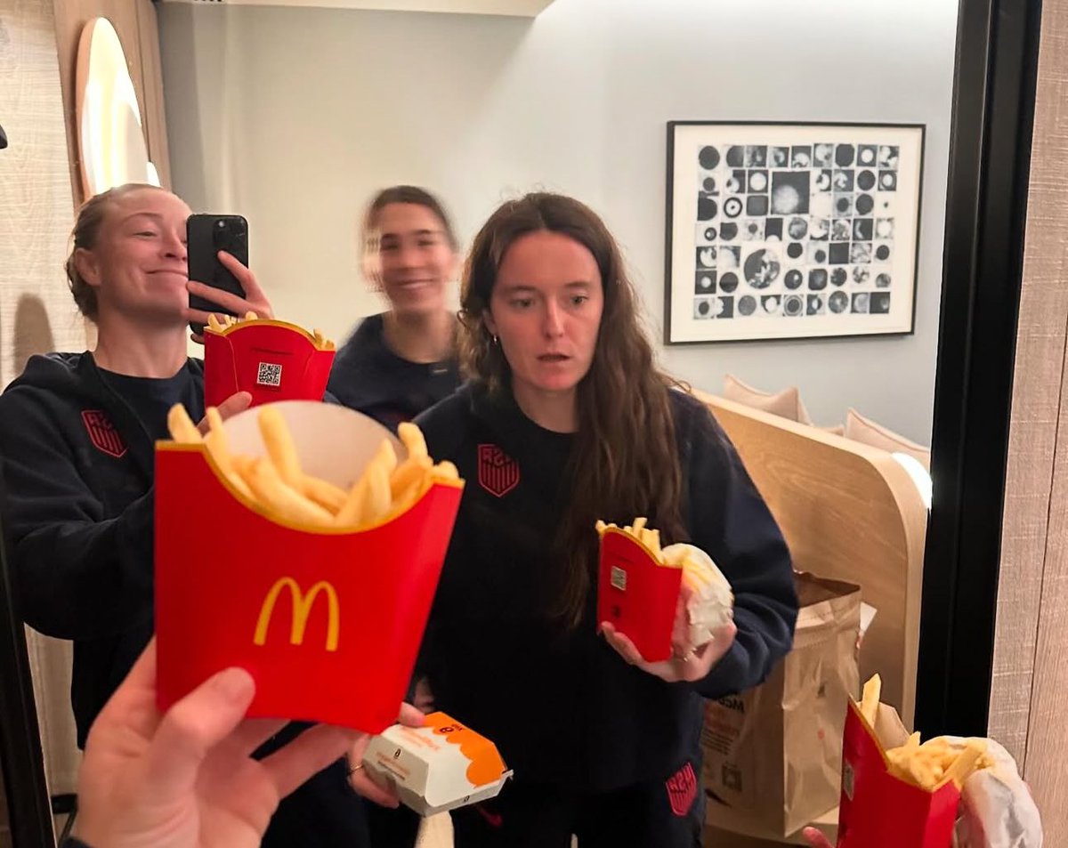 KAYLASORREL's tweet image. kaylasorrel posted: surprise, I’m retiring. Can finally eat what I want!