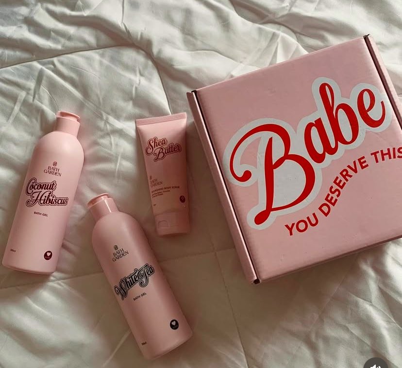 bellaathoughts's tweet photo. pretty girls don’t gatekeep! pakai semua ni kalau nak bau wangi sepanjang hari 😇🫶🏻 https://t.co/IYxeC1mpoW