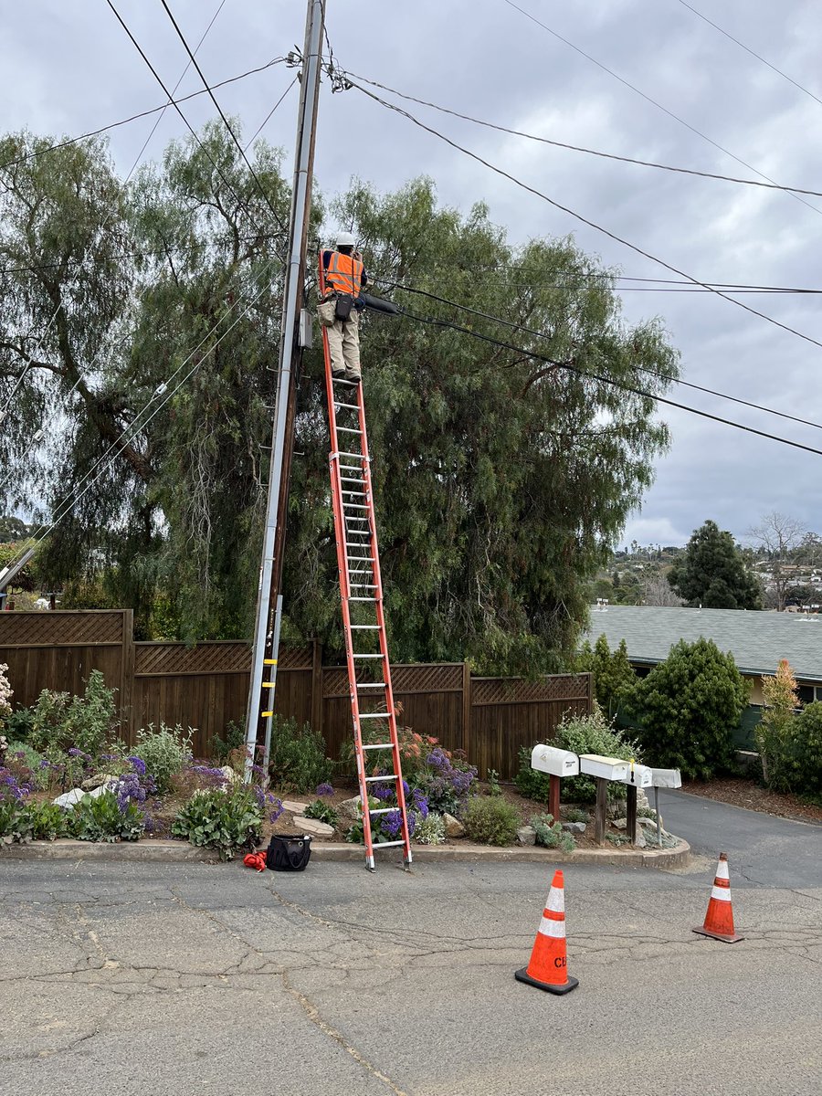 macdaddyferg's tweet photo. Climb that pole better than your girl https://t.co/HJ8srLLoEi