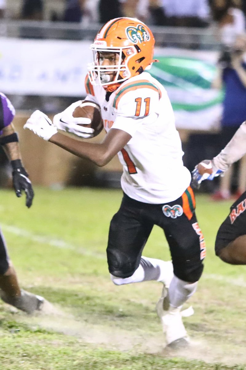 maliwilliams's tweet image. Honored to be named 1st team all area🙏🏾🏈#BlessedAndGrateful @FOYFOOTWORK @CoachShake1k @CoachWrightC @JackpotBuie1248 @rodmills10 @Gator_26 @ShotxCoach