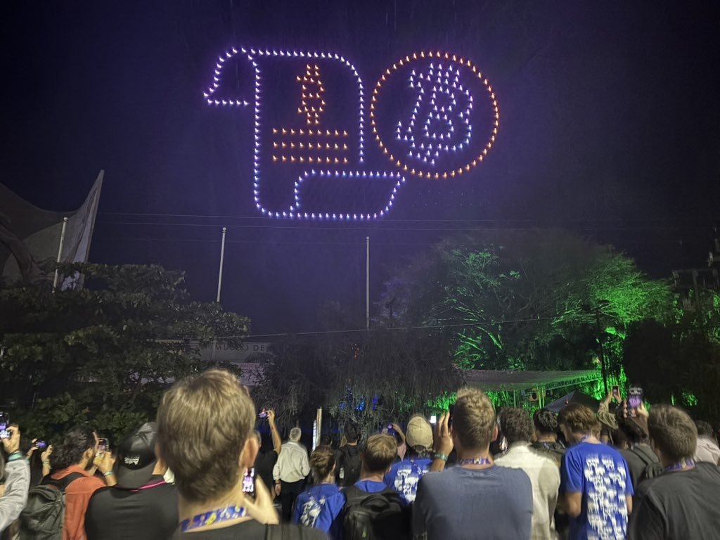 First #bitcoin drone show in El Salvador 🇸🇻 #PlanBForum