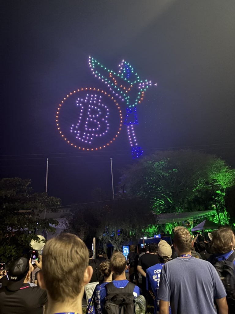 PlanBElsalvador's tweet photo. First #bitcoin drone show in El Salvador 🇸🇻 #PlanBForum https://t.co/sNed6tuz0w