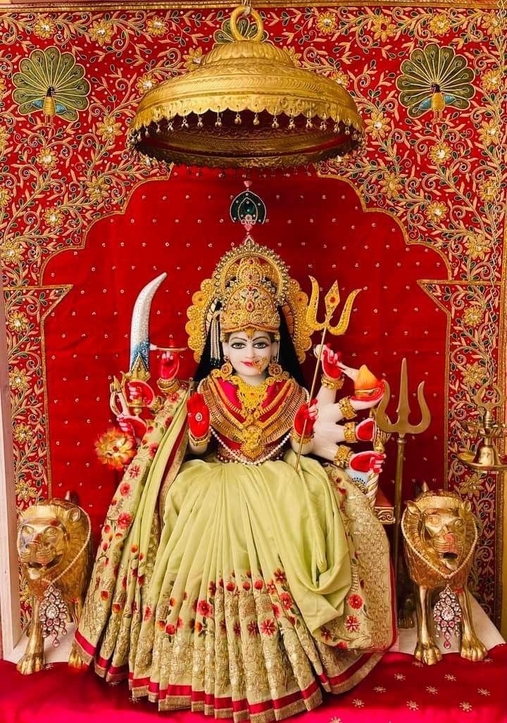 ॐ श्री संतोषी महामाये गणेशानंदम दायिनी। 
 शुक्रवार प्रिये देवी नारायणी नमोस्तुते।।
शुभ शुक्रवार...!
" जय संतोषी माता"