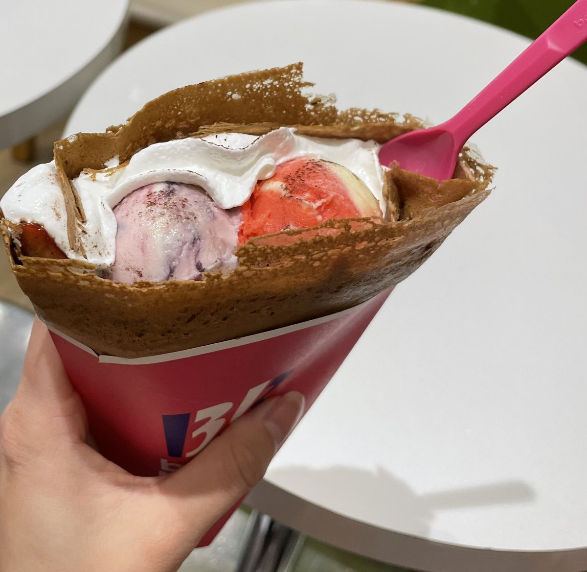 ao_card_'s tweet photo. サーティーワンはクレープの方が好き🙌🍨 https://t.co/wXPitGOA7L