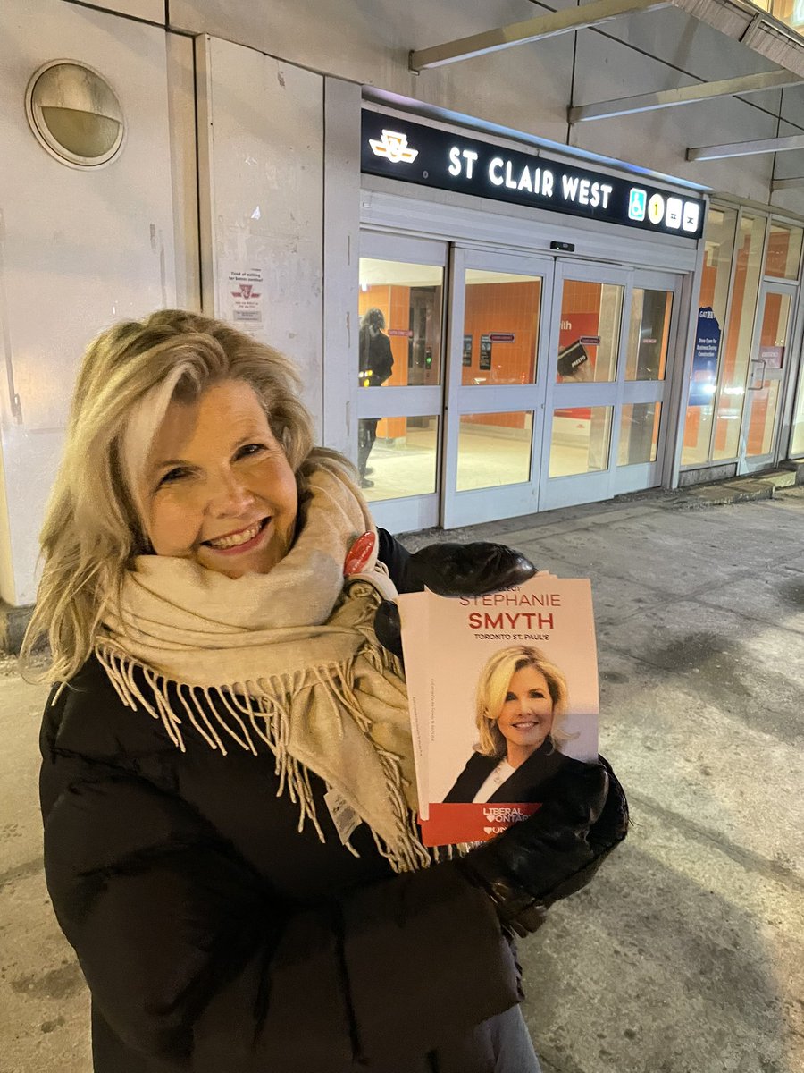 stephaniesmyth's tweet photo. Hitting the pavement and meeting voters outside St Clair West station.
People are mad about Doug Ford’s unnecessary election and ready to make @bonniecrombie our next Premier! #TOStPauls https://t.co/xrcQ39Fy3c