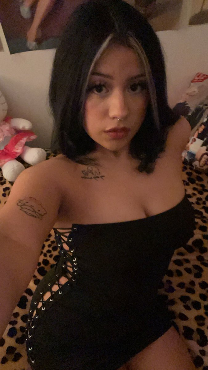 mir6ya's tweet photo. snapchat will be like 2 years ago today you looked unreal https://t.co/nULcX1Jr0m