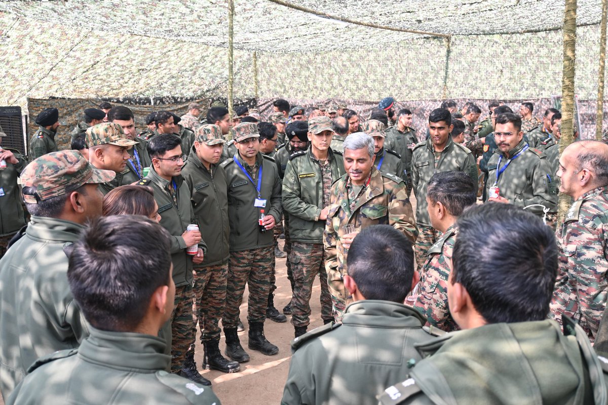 westerncomd_IA's tweet photo. #StrongAndCapable
 #ForeverReadyForOperations
#KhargaCorps

LtGen #ManojKumarKatiyar, PVSM, AVSM
#ArmyCommander #WesternCommand visited Airawat Division & reviewed the operational preparedness of the formation. He interacted with all ranks and commended them for their professionalism, high state of operational readiness & unwavering commitment to national security.

@adgpi 
@prodefencechan1