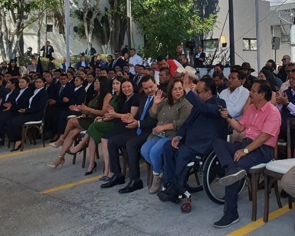 gallardolpzalex's tweet photo. En representación del Diputado @BetoSanchezOrt acudí hoy a la Graduación de Ministerios Públicos y Agentes de Investigacion Criminal de la @Fiscalia_Mor Felicidades a las y los graduados, seán los garantes de la procuración de justicia y de los #DDHH https://t.co/0MRMplIApR
