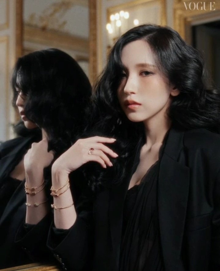rainbowmyoi's tweet photo. Mina looks stunning for Vogue Japan https://t.co/G3BvMK5MQy
