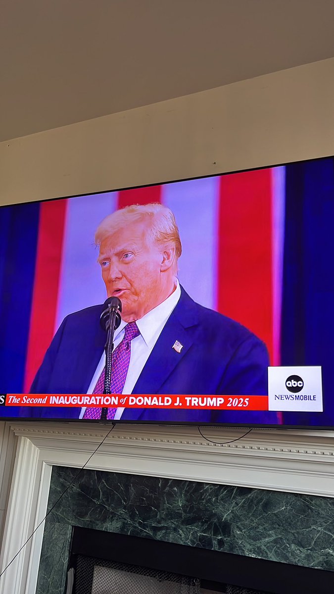 Durante 10 años cubrí a Chávez, mañana, tarde y noche. Escuchaba sus discursos y escribía sobre sus políticas.
Hoy, desde Estados Unidos, me parece estar reviviéndolo todo de nuevo. Cada decisión, cada palabra, cada amenaza
Ya está historia me la sé y no me gusta.