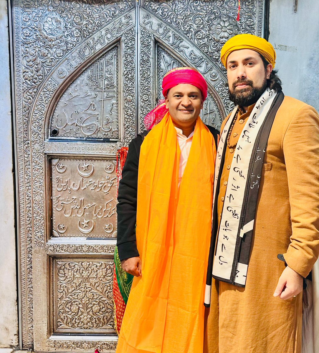 AkkshyeTulsyan's tweet photo. I believe in faith and the power of the almighty prayed from my heart wished from my soul and poured it all out to the almighty now after trying all and still fighting god show me the way I surrender all to you π€²π₯Ή #jannatedarwaza #faith #keppingtomyword #itwill #ithasto https://t.co/KVPaqFKFzM