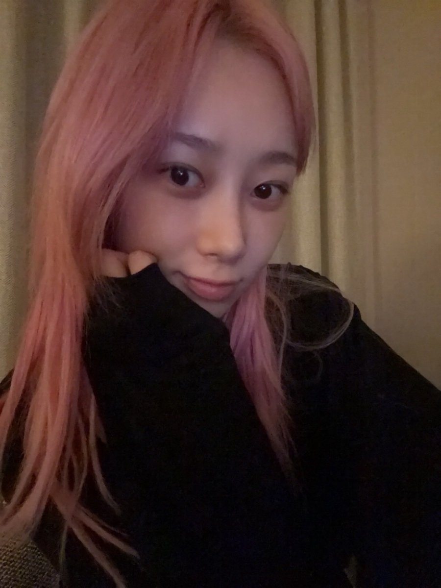aeriskind's tweet photo. good morning princess 🖤 #지젤버블 https://t.co/4k29nqg9P0
