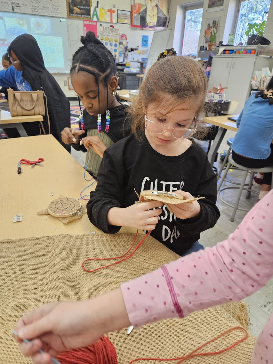 Christi36567286's tweet photo. Our artists are exploring the rich contributions of African-Americans in textiles for an upcoming Black History Month program! 
#Hamptonproud #MoreLearning https://t.co/cTw3WplBGG