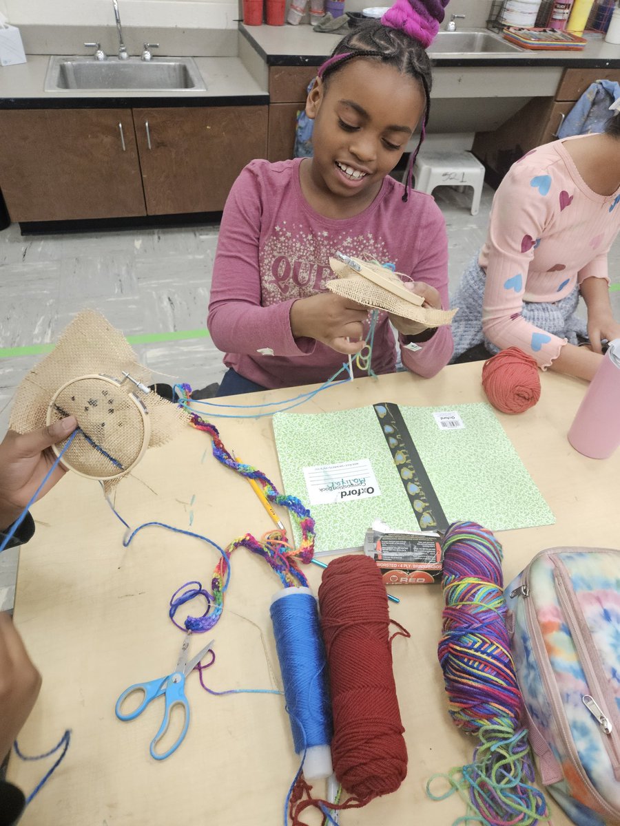 Christi36567286's tweet photo. Our artists are exploring the rich contributions of African-Americans in textiles for an upcoming Black History Month program! 
#Hamptonproud #MoreLearning https://t.co/cTw3WplBGG