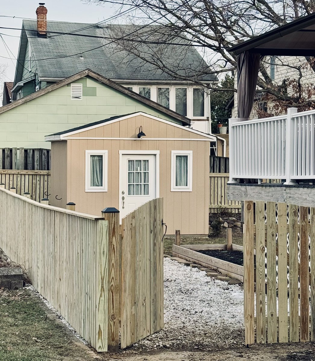 FreedomFenceInc's tweet photo. Looking for a fence that’ll stand the test of time? We’ve got you covered!
Call today for your free estimate!
#fenceinstallation #builttolast #qualitycraftmanship https://t.co/5RCkzQgJ95