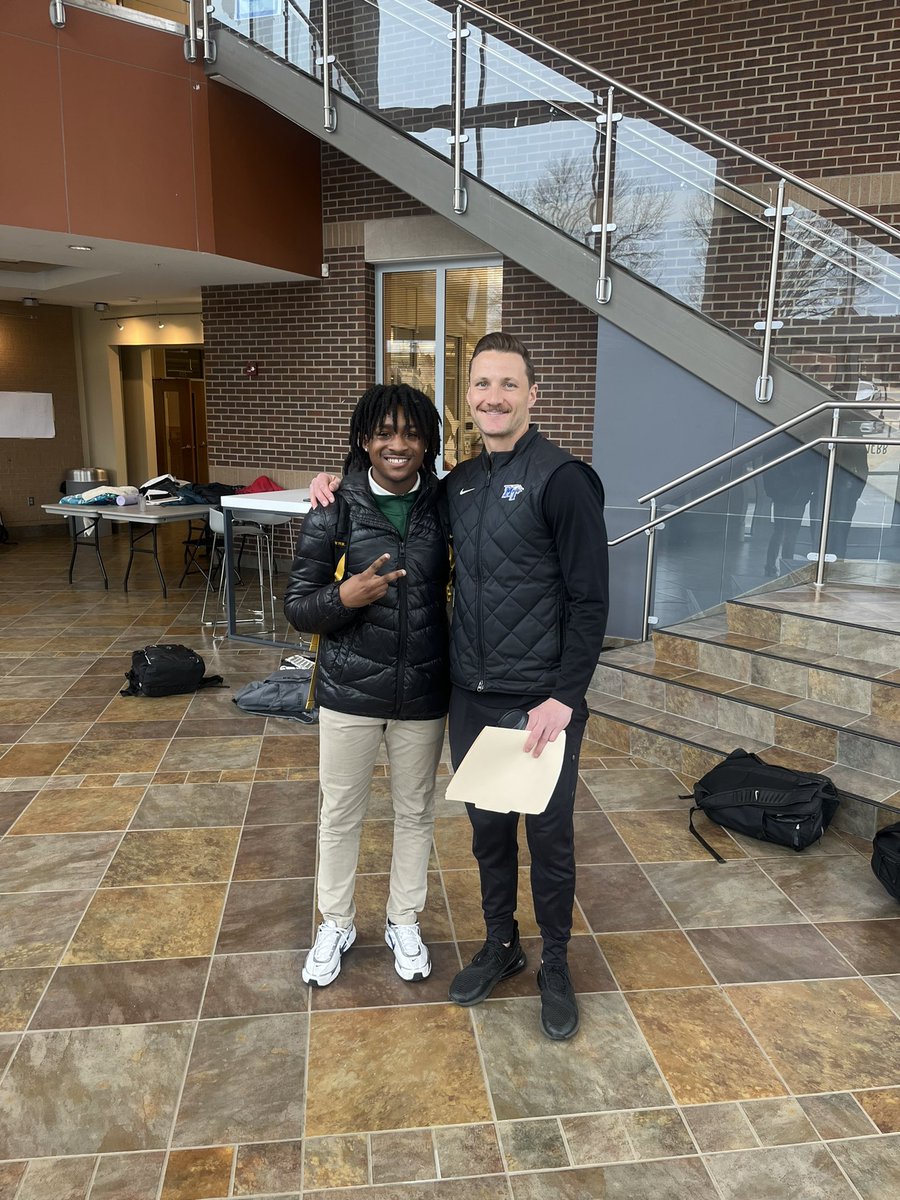 _gregorytate's tweet image. Appreciate @CoachJoeGanz and @MT_FB for stopping by @webb_knoxFB !!!!🔵⚪️