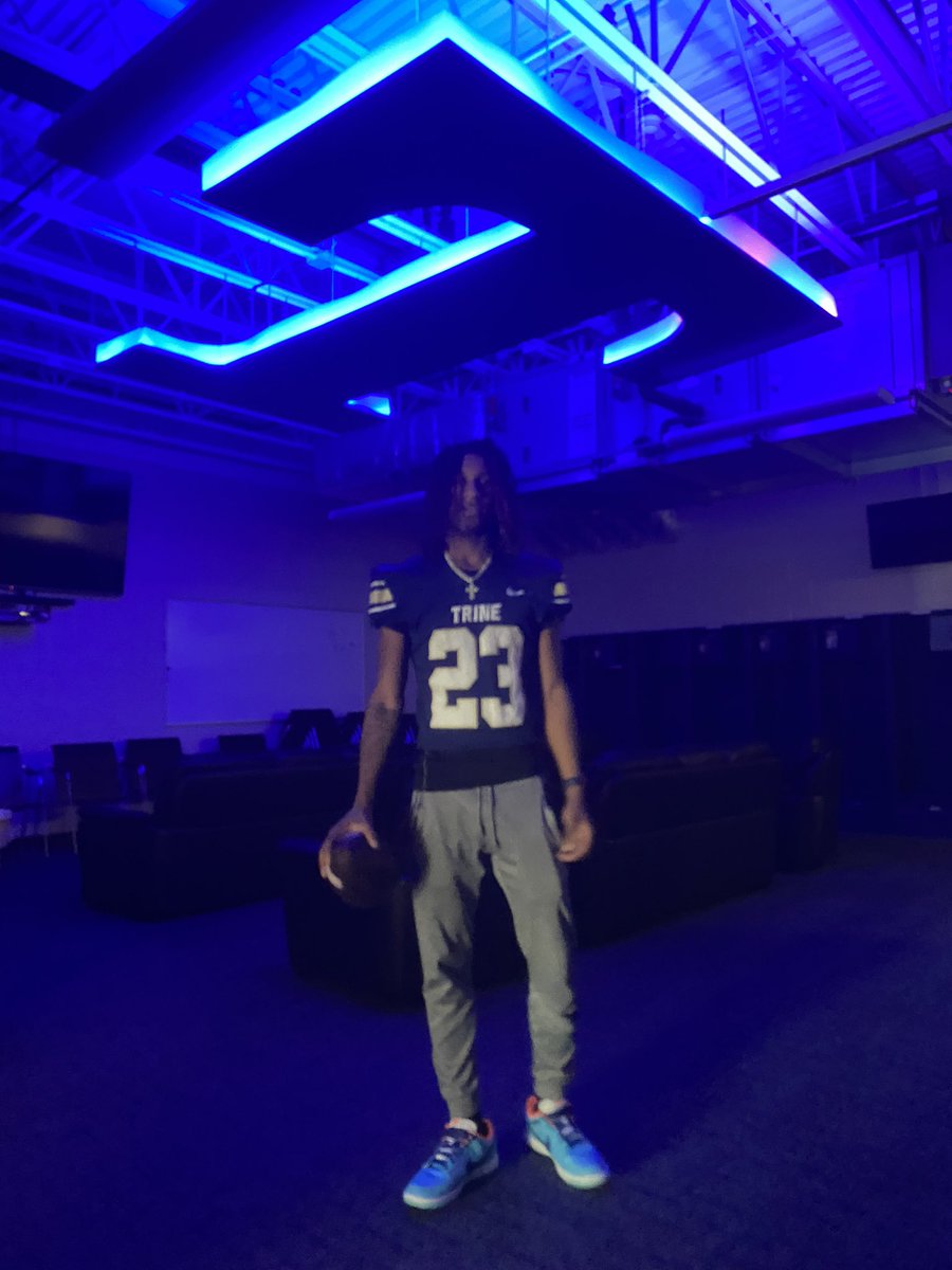 D_Barr13's tweet photo. After a great conversation with @CoachAbbs I am blessed to receive an offer from @TrineUniversity Go Thunder⚡️⚡️ https://t.co/Dy0hR8tIls