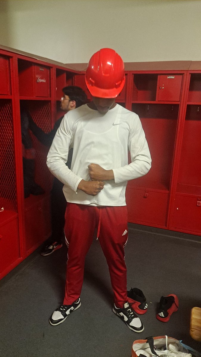 SouthParkHoops's tweet image. Sparks win a close one 64-62 against Hutch Tech. We were paced by Justin Boykins 18 pts on 6 3s and Abdiel Medina with 10. Jayshawn Jones takes home the Hard Hat! @centercourt42 @CoachesCorner23 @wnyhoopmania @WNYAthletics