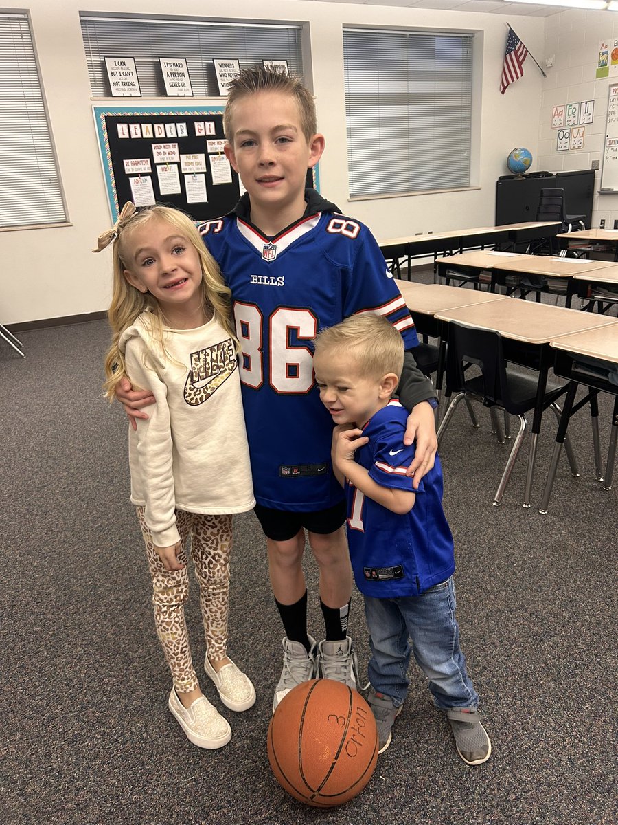 birdssister23's tweet photo. @_DaltonKincaid we love #86 and will cheer you on forever! https://t.co/2zLBk0ZODK