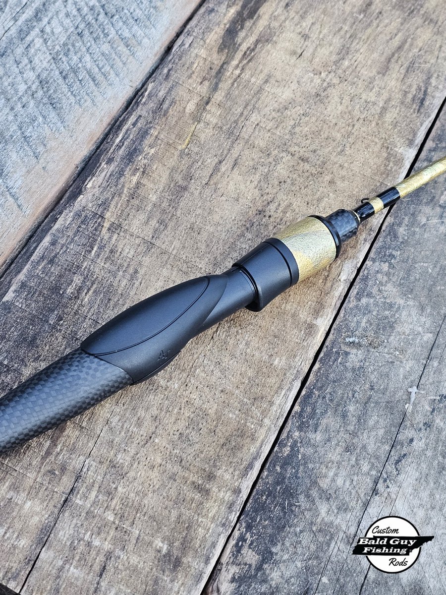 BaldGuyFishing's tweet photo. Just finished up a panfish rod decorated with variegated gold leaf. #BaldGuyFishing #customrods #customrodbuilding #rodbuilding #fishing #goldleaf #customized #americantackle #customrodsforcustompeople #gobald #Chattanooga #Tennessee https://t.co/86qkkil2Wh