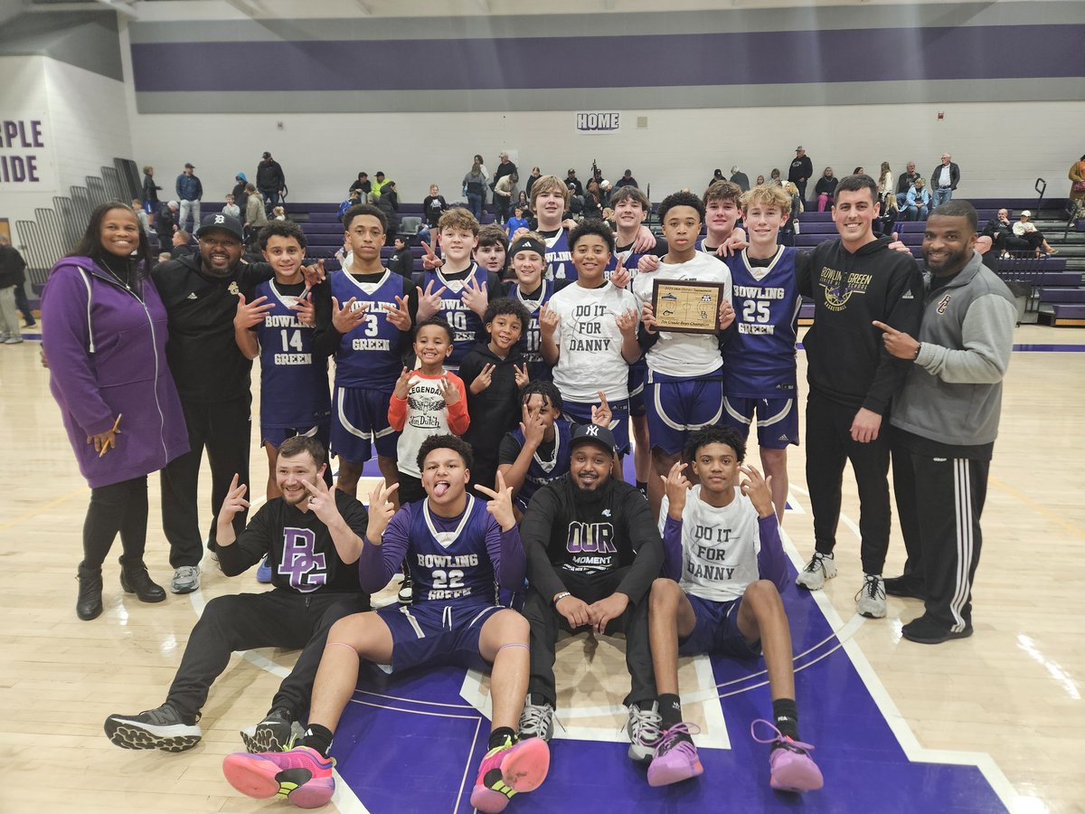 BGJHS's tweet photo. District Champs!

Congrats to all the @BGJHSBoysHoops 8th grade team players &amp; coaches on their 48-24 win over South Warren to capture the district championship. https://t.co/c49sgOwDtf