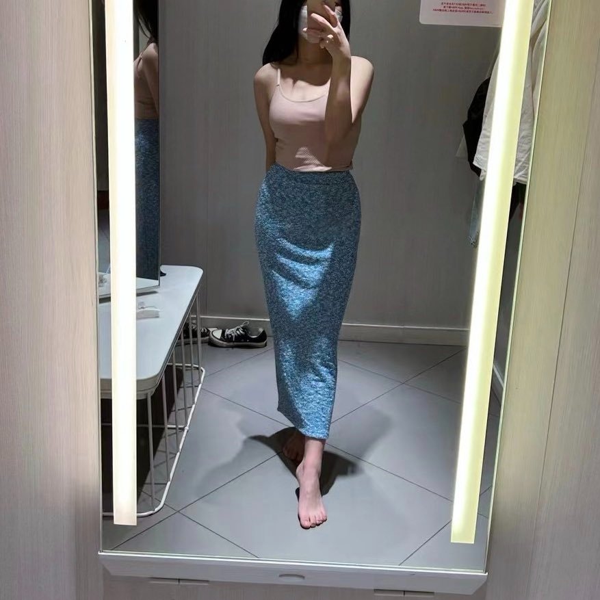 15
（为方便大家阅读，加上了序号。）
那次失败的3p后，我在推特上遇到一个哥们，简称他D吧。非常聊得来，他们比我们小几岁，也找过单男，也是不太满意。不过她老婆L有点奇怪，可以找单男3p，但是不许他碰别的女人。于是约好同房不换。
那是个夏天，我们一起相约出去旅游。