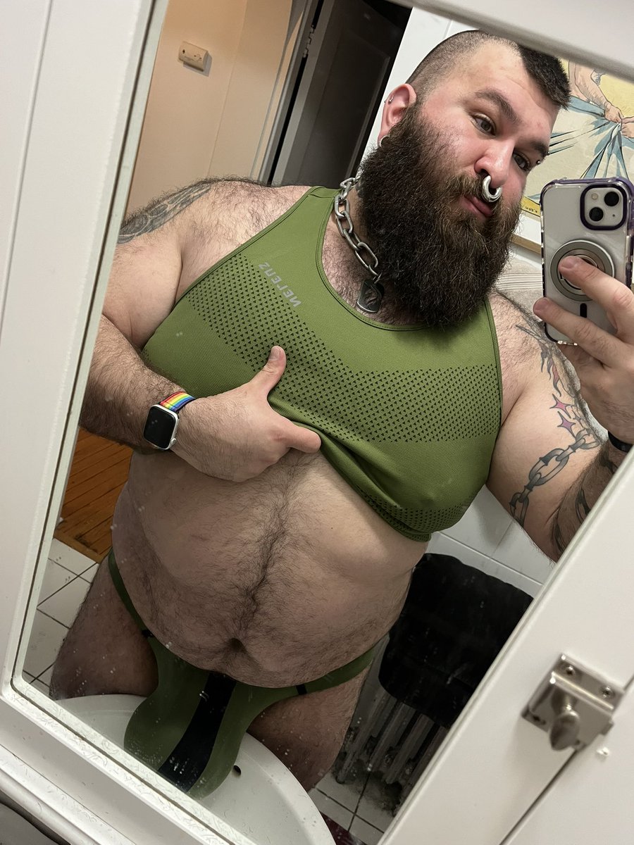 burlyunicorn_'s tweet photo. Maybe I should wear more green, it matches my hazel eyes #colorcoordinated #fashionablegay #aka #gymtrash https://t.co/9uRoOPqBBs